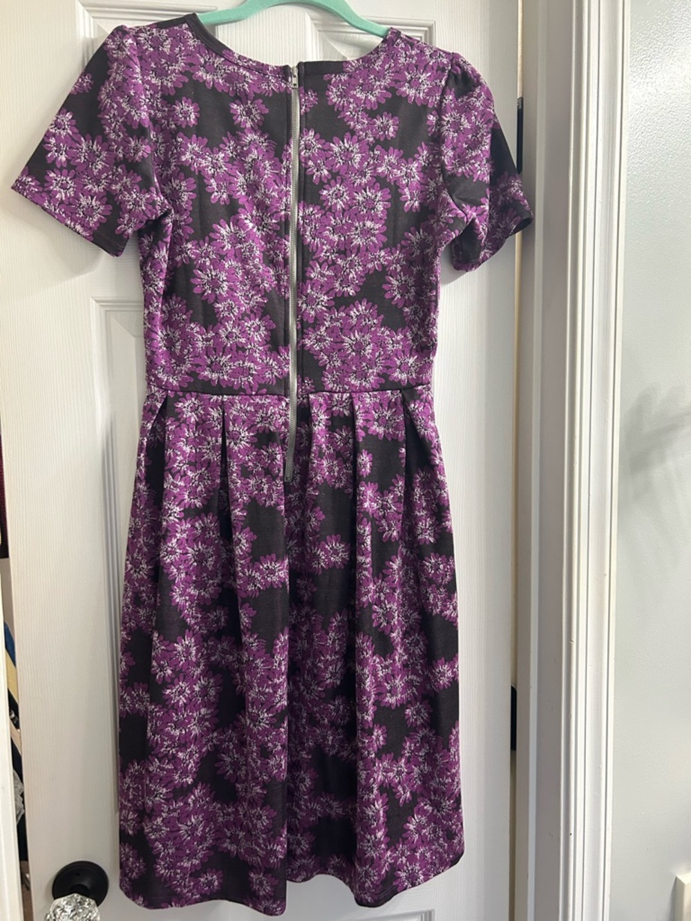 Lularoe Amelia Short Sleeve Dress w/ Pockets Purple Floral Jacquard - Picture 2 of 6